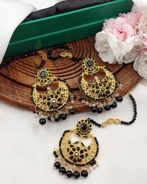 EARINGS AND MATCHING TIKKA